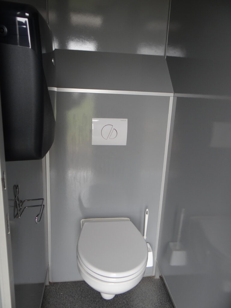 Toiletwagen huren 8 persoons 4×4